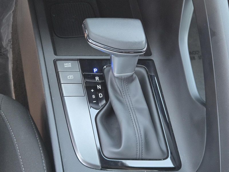 Used 2025 Hyundai Elantra SEL Sport IVT