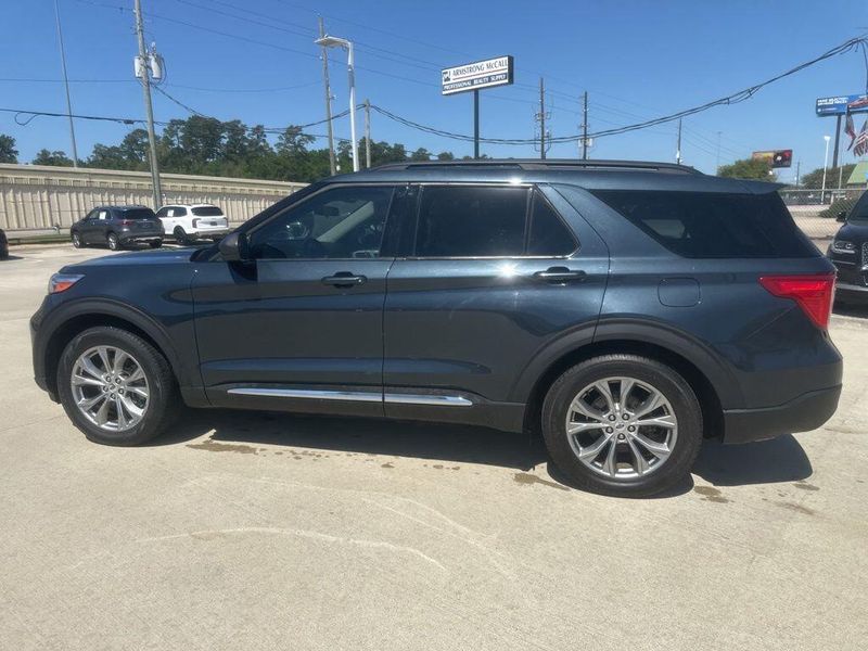 Used 2023 Ford Explorer XLTImage 8