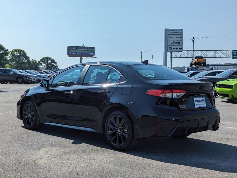 2023 Toyota Corolla SE in a Midnight Black Metallic exterior color and Black/Redinterior. Johnson Dodge 601-693-6343 pixelmotiondemo.com 