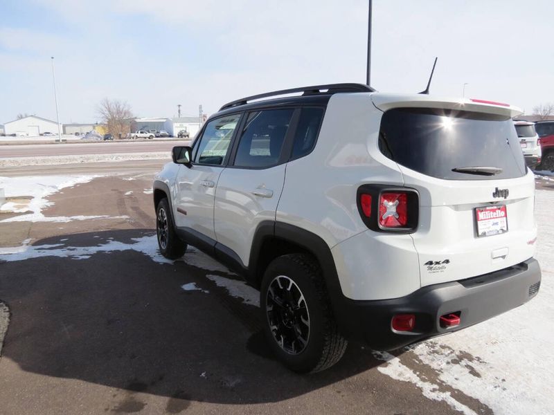 2023 Jeep Renegade Trailhawk 4x4 4dr SUVImage 4