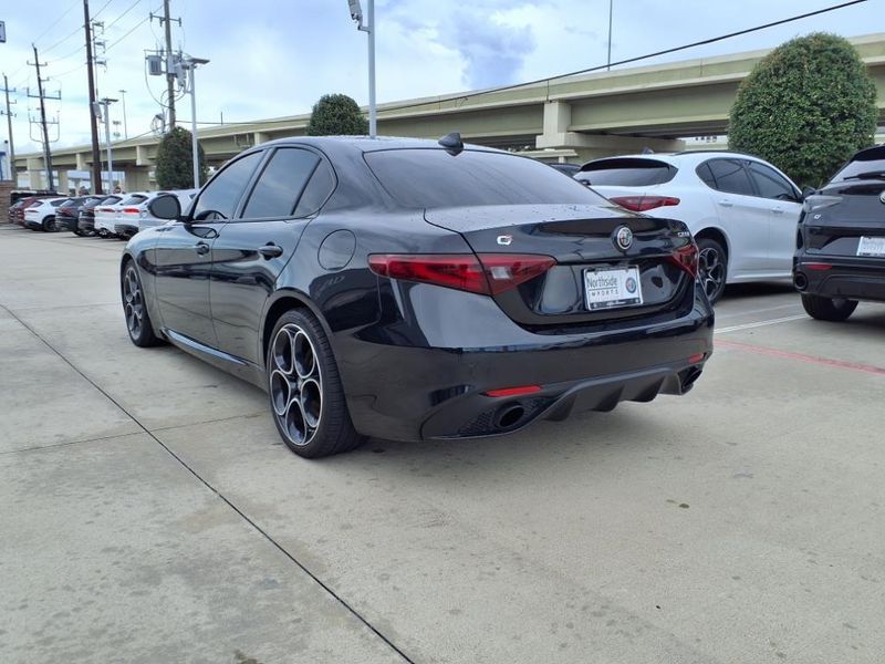 Used 2022 Alfa Romeo Giulia VeloceImage 2