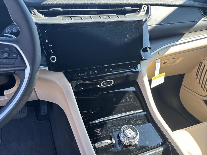 New 2026 Jeep Grand Cherokee Limited 4x4Image 33