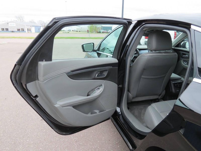 2015 Chevrolet Impala LTZ 4dr Sedan w/2LZImage 24