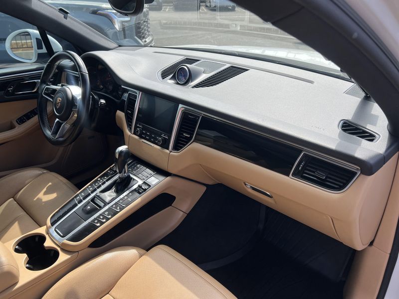 Used 2017 Porsche Macan BaseImage 27