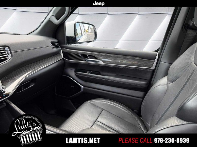 2022 Jeep Wagoneer Series III photo 14