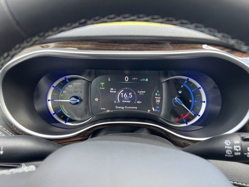 2023 Chrysler Pacifica Plug-in Hybrid LimitedImage 61