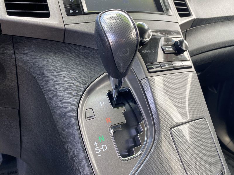 2013 Toyota Venza LEImage 25