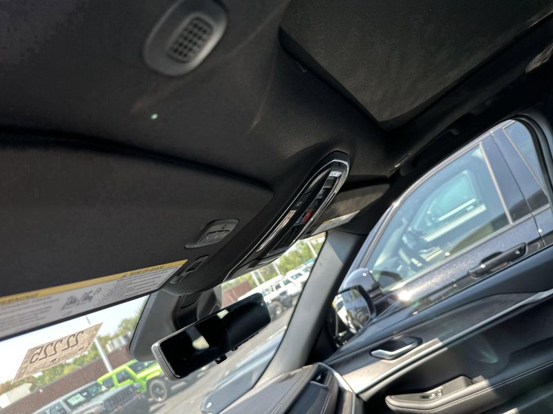 New 2025 Jeep Grand Cherokee L Limited 4x4Image 32