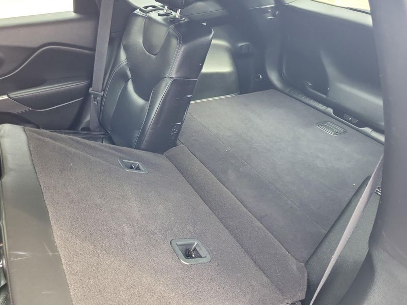 Used 2019 Jeep Cherokee LatitudeImage 10