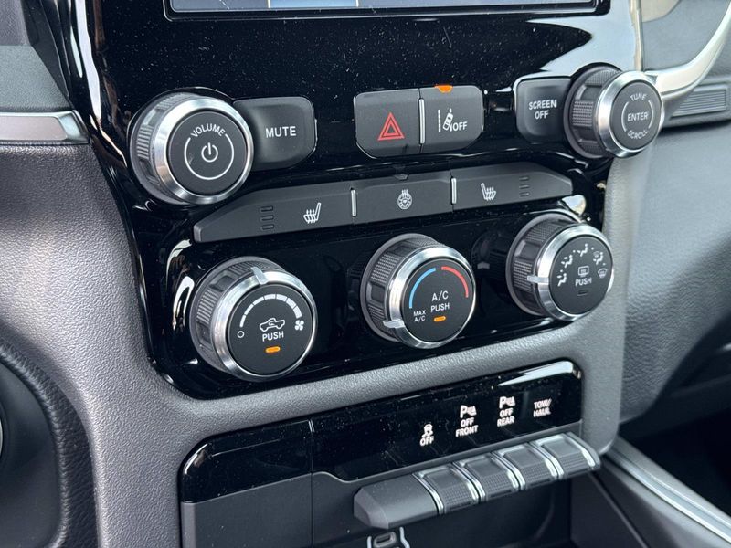 New 2026 RAM 1500 Big Horn Crew Cab 4x2 5'7' Box