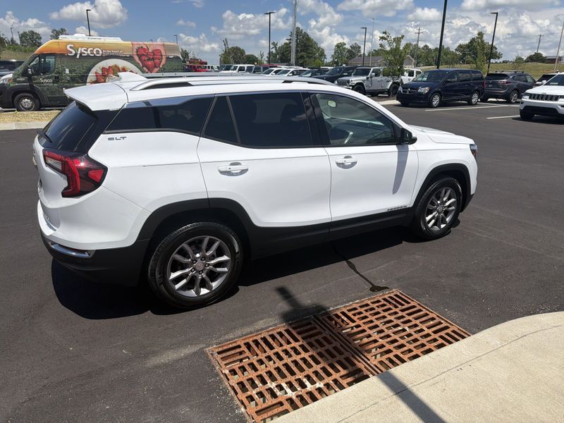 Used 2024 GMC Terrain SLTImage 10