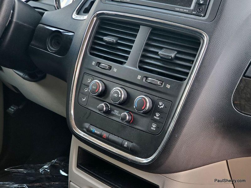 Used 2020 Dodge Grand Caravan SEImage 32