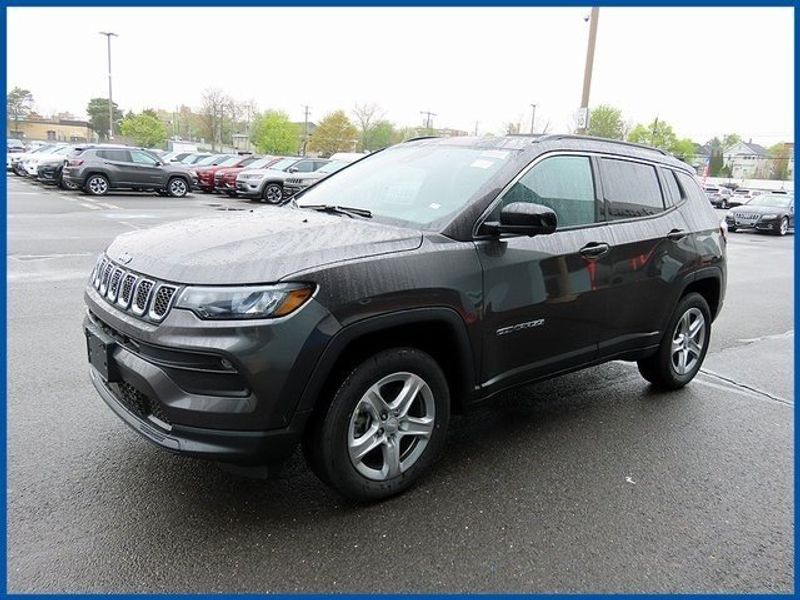 2023 Jeep Compass LatitudeImage 1