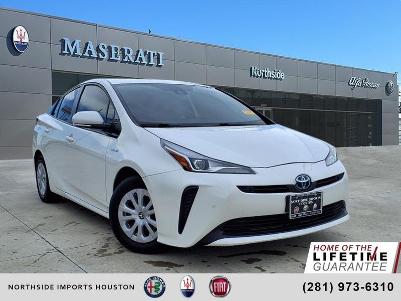 Used 2020 Toyota Prius LEImage 1