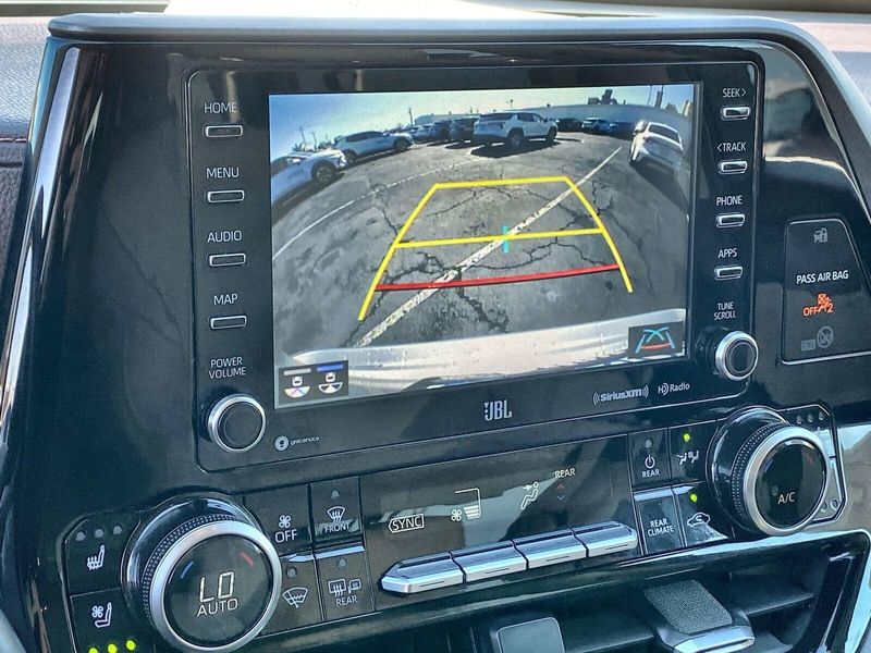 2021 Toyota Highlander LimitedImage 16