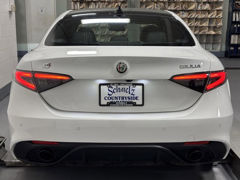 New 2025 Alfa Romeo Giulia AwdImage 7