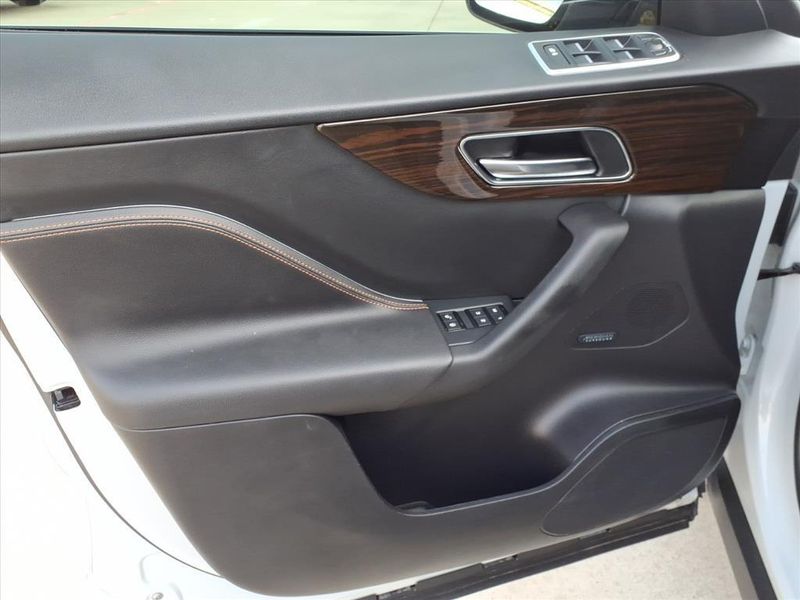 Used 2020 Jaguar F-PACE 25t PrestigeImage 21