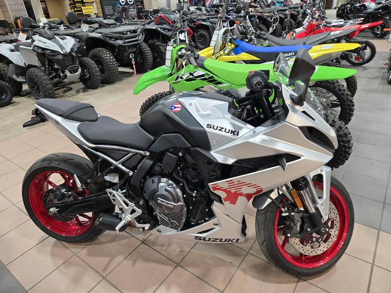 2024 Suzuki GSXS 8R Image 2