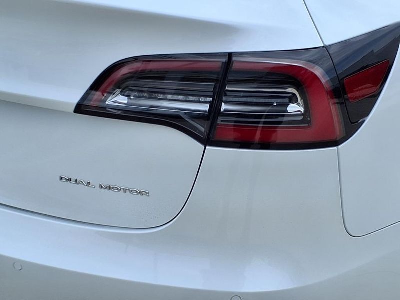 2021 Tesla Model 3 Long RangeImage 9