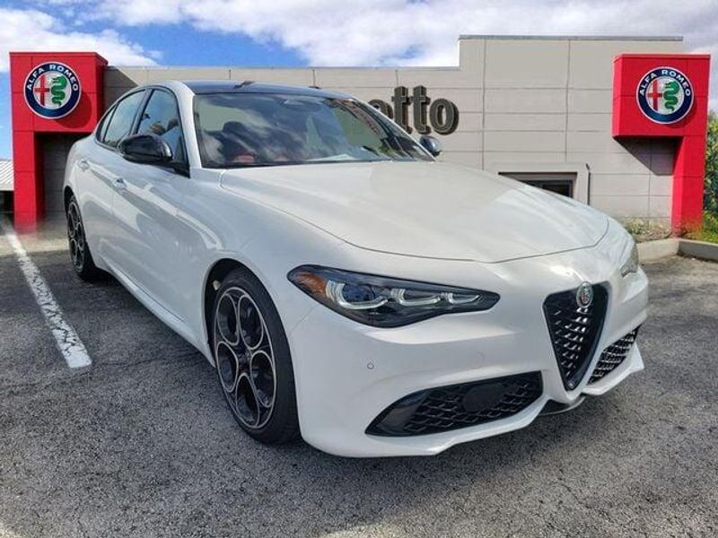 2025 Alfa Romeo Giulia SPRINT photo 3