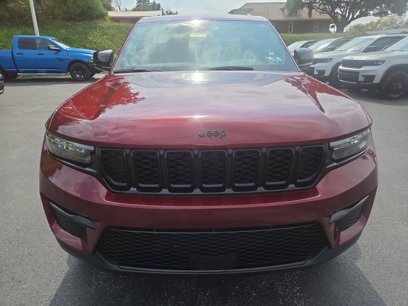 2025 Jeep Grand Cherokee Limited photo 5