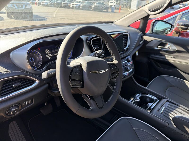 New 2026 Chrysler Pacifica LimitedImage 28