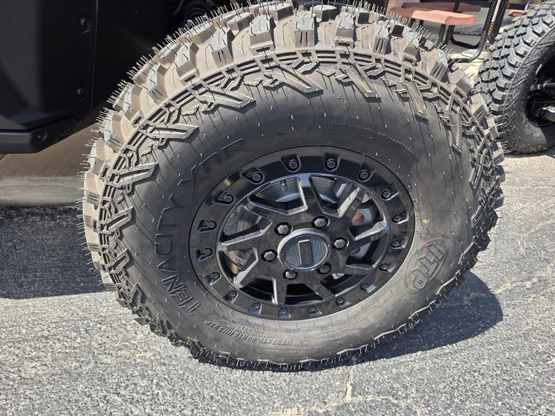 2025 Can-Am MAVERICK R X RS WITH SMARTSHOX 999T DCT TRIPLE BLACK Image 21