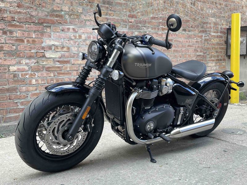 2023 Triumph Bonneville BobberImage 5