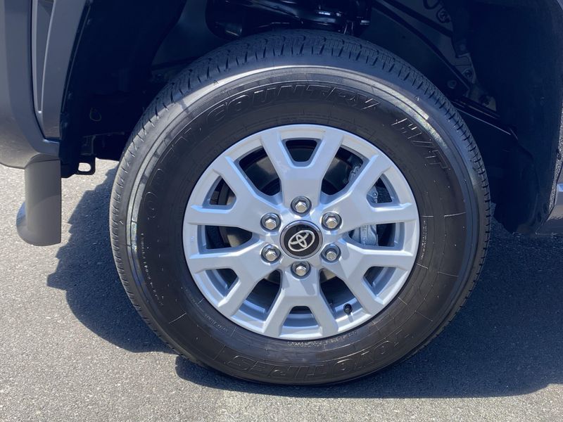 Used 2025 Toyota Tacoma SR5Image 8