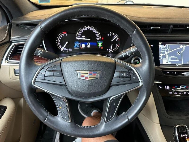 2018 Cadillac XT5 LuxuryImage 2