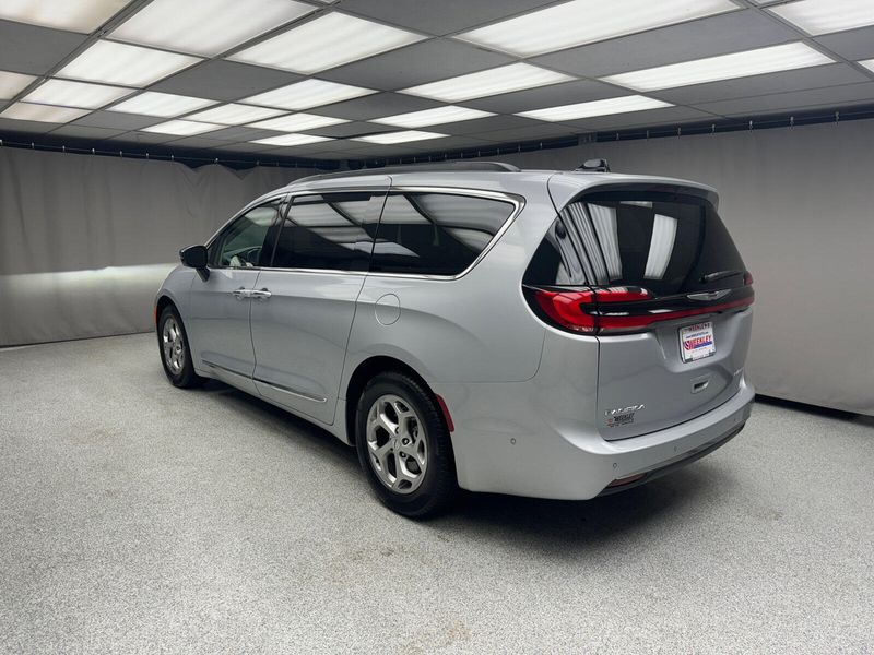 2023 Chrysler Pacifica LimitedImage 2