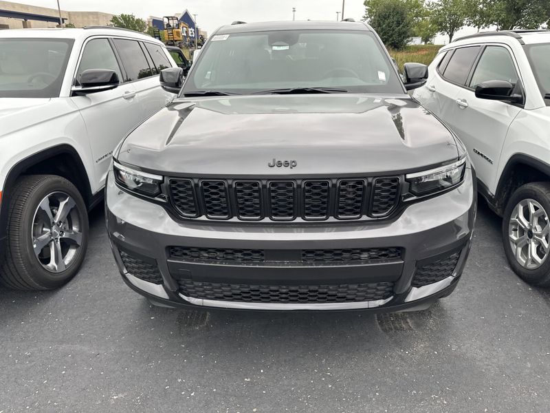 New 2025 Jeep Grand Cherokee L Altitude X 4x4Image 2