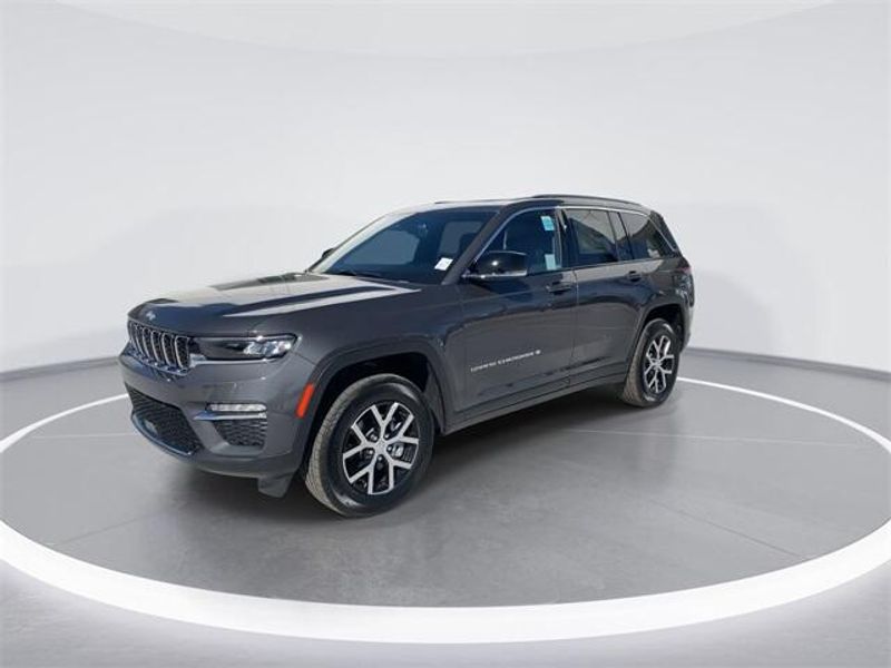 2024 Jeep Grand Cherokee Limited photo 4