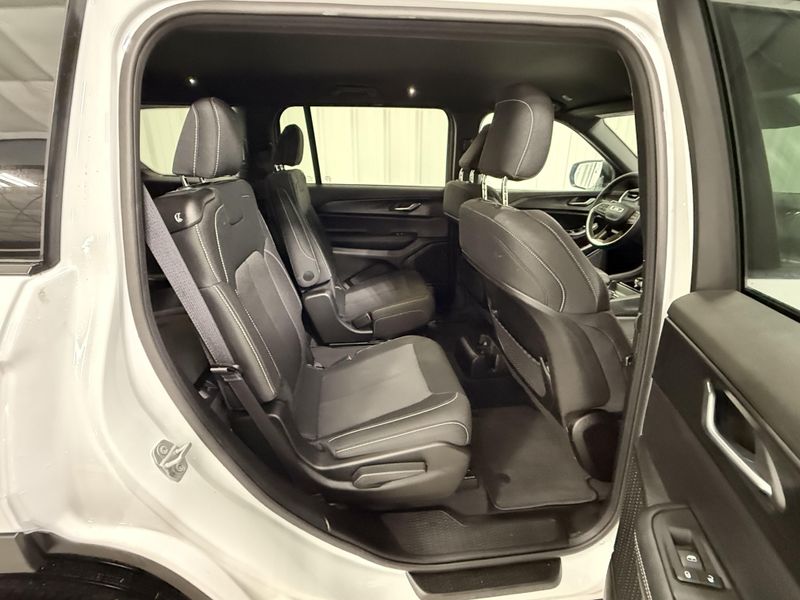 Used 2025 Jeep Grand Cherokee L LaredoImage 10