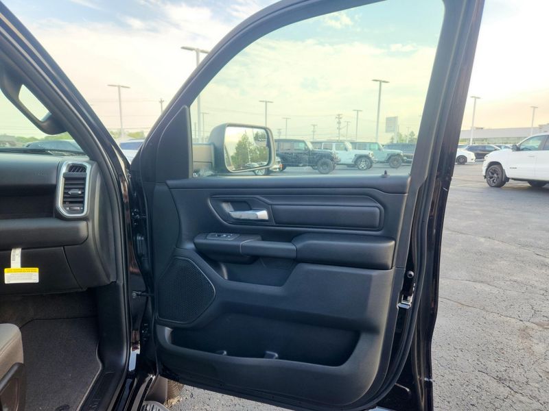 New 2026 RAM 1500 Express Crew Cab 4x4 5'7' Box