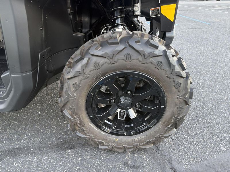 New 2025 Can-Am DEFENDER DPS HD9 Image 19