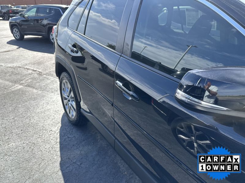 Used 2020 Toyota RAV4 XLE PremiumImage 5