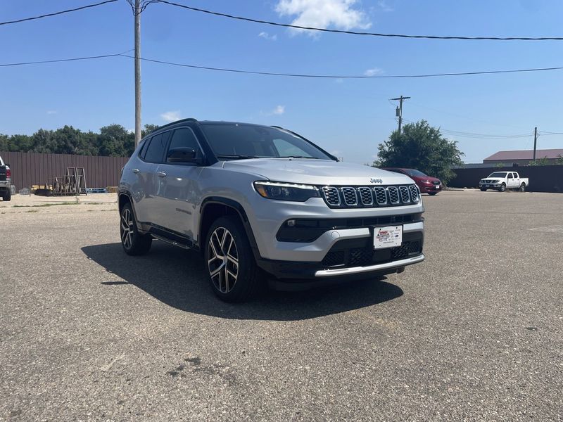 2024 Jeep Compass Limited 4x4Image 2