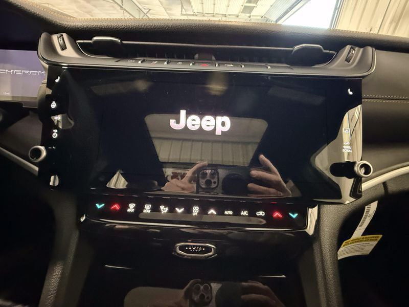 New 2026 Jeep Grand Cherokee 85th Anniversary Edition 4x4Image 28