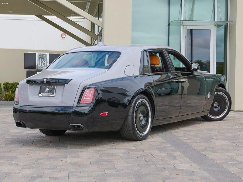 2025 Rolls-Royce Phantom Image 2