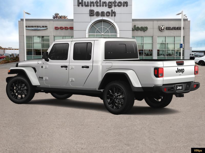 2025 Jeep Gladiator Nighthawk 4x4Image 4