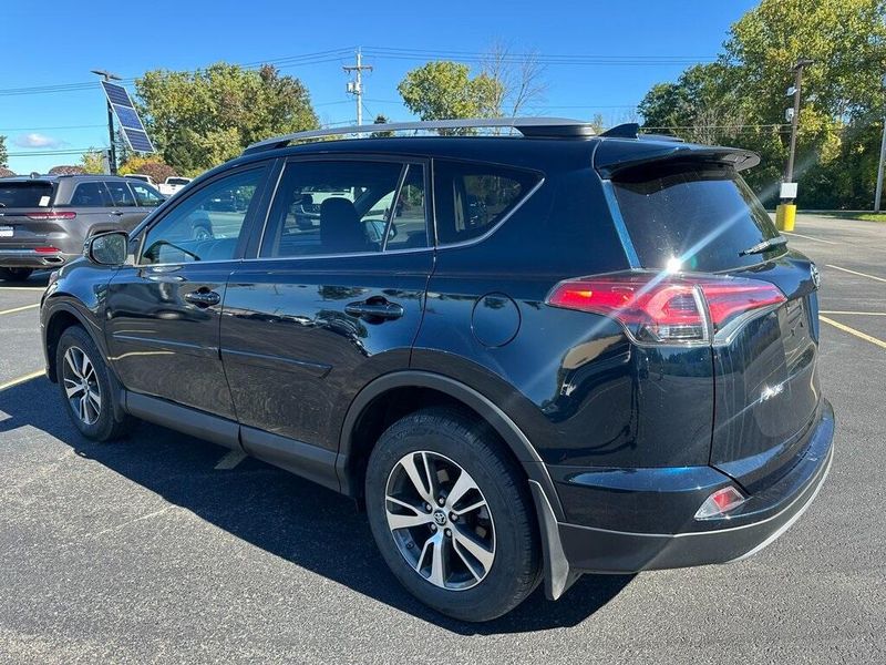 2017 Toyota RAV4 XLE photo 8
