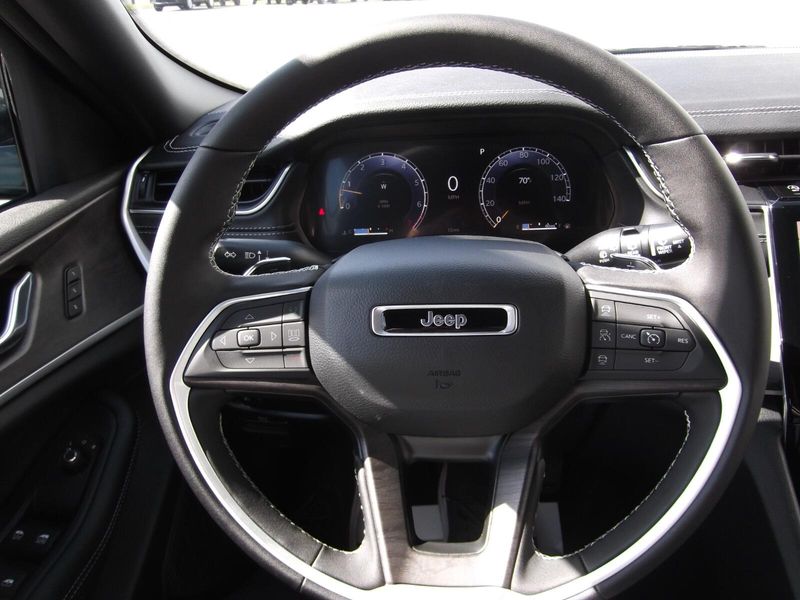 2025 Jeep Grand Cherokee Limited photo 12
