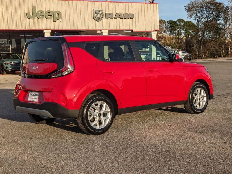 2024 Kia Soul LXImage 3