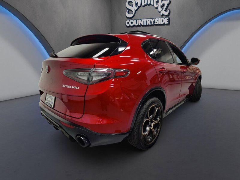 Used 2025 Alfa Romeo Stelvio Intensa AWD w/Sunroof/NavImage 18