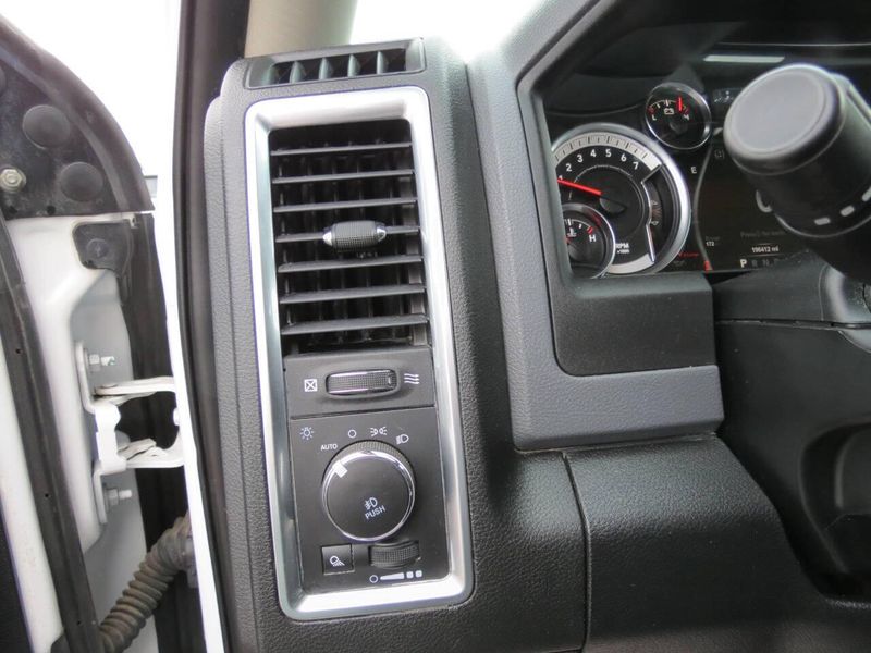 Used 2018 RAM 1500 SLT 4x4 4dr Crew Cab 5.5 ft. SB PickupImage 11