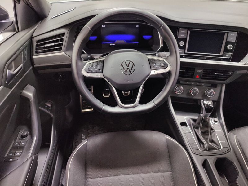2023 Volkswagen Jetta Sport w/ Driver