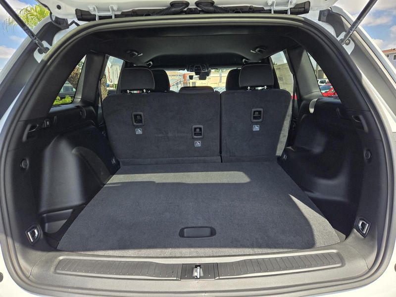 New 2026 Jeep Grand Cherokee Laredo X 4x2