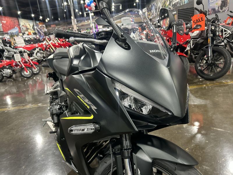 New 2026 Honda CBR650R E-CLUTCH Image 22