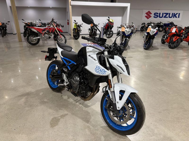Used 2023 Suzuki GSX-8S  in a WHITE exterior color. Victorville Del Amo Motorsports 760-241-7387 delamomotorsportsofvictorville.com 